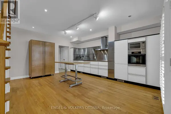 145 MANORHILL PRIVATE, Ottawa, ON K1H2J3