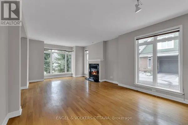 145 MANORHILL PRIVATE, Ottawa, ON K1H2J3
