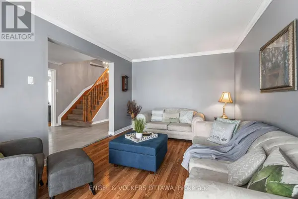 17 HUNTERSWOOD CRESCENT, Ottawa, ON K1G5V1