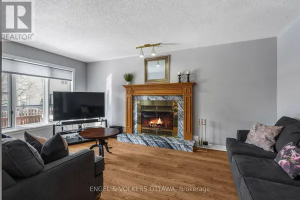 17 HUNTERSWOOD CRESCENT, Ottawa, ON K1G5V1