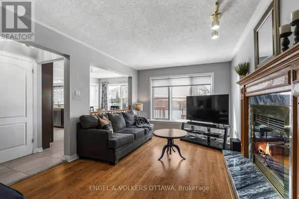 17 HUNTERSWOOD CRESCENT, Ottawa, ON K1G5V1