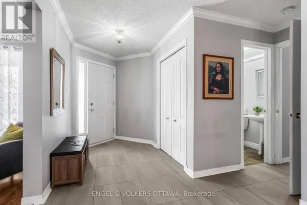 17 HUNTERSWOOD CRESCENT, Ottawa, ON K1G5V1