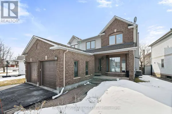 17 HUNTERSWOOD CRESCENT, Ottawa, ON K1G5V1