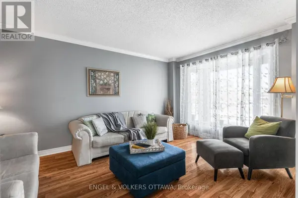 17 HUNTERSWOOD CRESCENT, Ottawa, ON K1G5V1