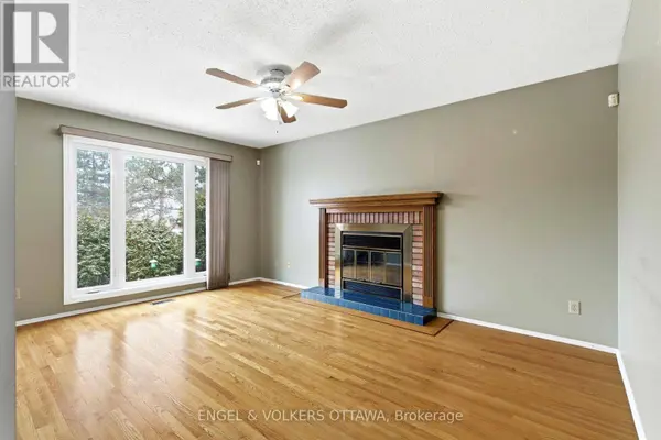 3 BALDING CRESCENT, Ottawa, ON K2K2L4