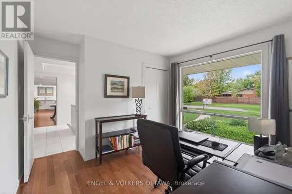 35 RIOPELLE COURT, Ottawa, ON K2K1J2