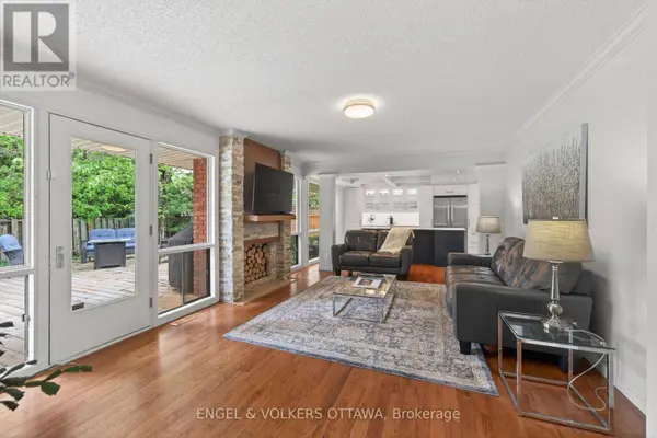 35 RIOPELLE COURT, Ottawa, ON K2K1J2
