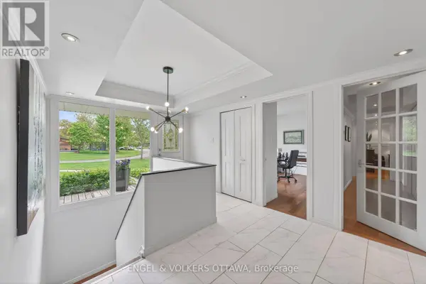 35 RIOPELLE COURT, Ottawa, ON K2K1J2