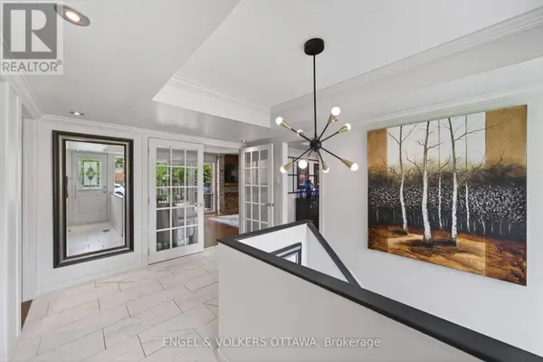 35 RIOPELLE COURT, Ottawa, ON K2K1J2