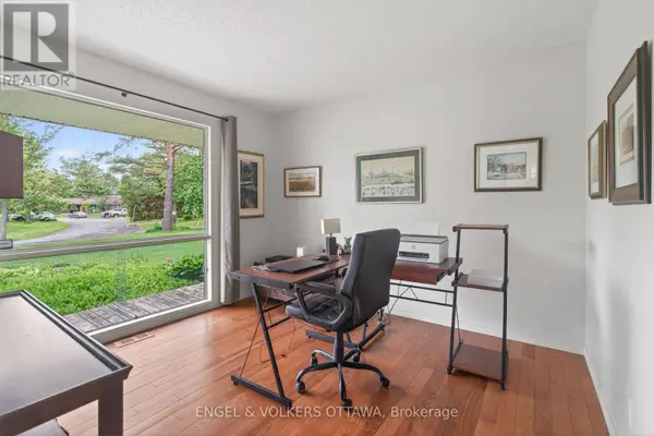 35 RIOPELLE COURT, Ottawa, ON K2K1J2