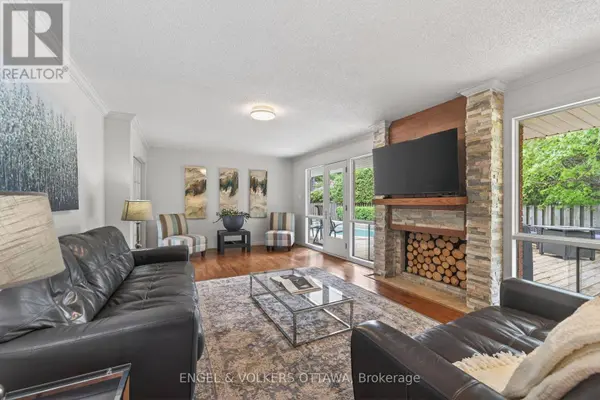 35 RIOPELLE COURT, Ottawa, ON K2K1J2