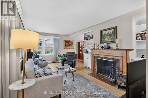 250 FAIRCREST ROAD, Ottawa, ON K1H5E1
