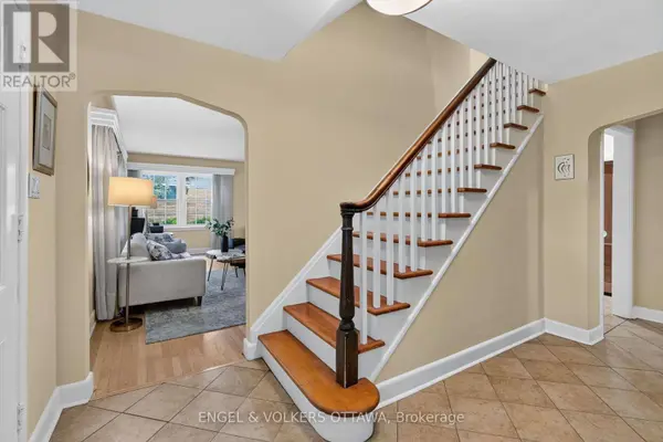 250 FAIRCREST ROAD, Ottawa, ON K1H5E1