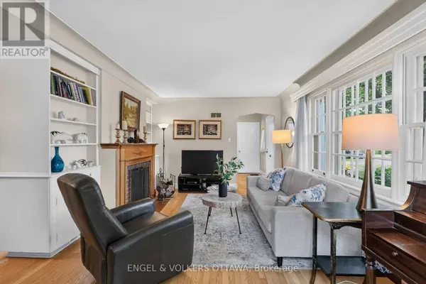 250 FAIRCREST ROAD, Ottawa, ON K1H5E1