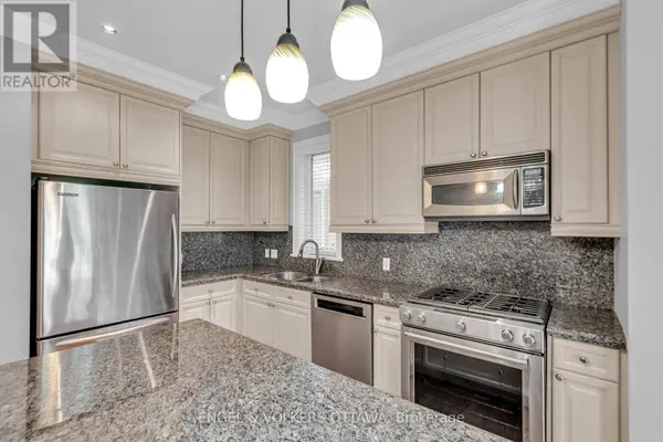 108 MANORHILL PRIVATE, Ottawa, ON K1H2J4