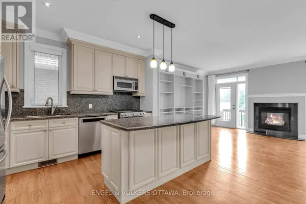 108 MANORHILL PRIVATE, Ottawa, ON K1H2J4
