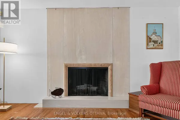 185 LAKEWAY DRIVE, Ottawa, ON K1L5A9