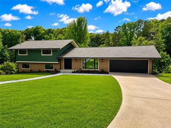 4255 Glenda DR, Atlanta, GA 30337