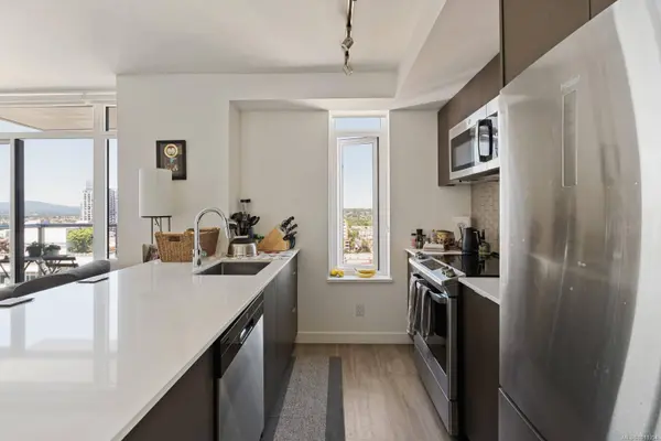 845 Johnson St #1801, Victoria, BC V8W 0G3