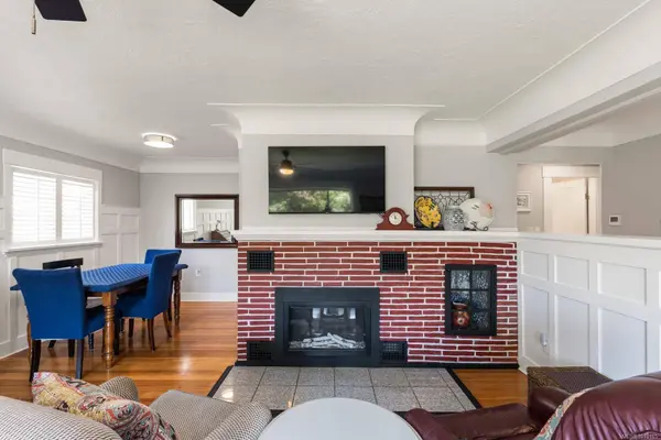 727 Craigflower Rd, Victoria, BC V9A 2W6