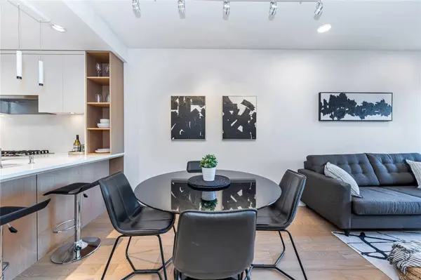 1033 Cook St #405, Victoria, BC V8V 0E1