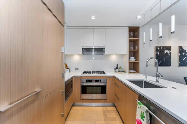 1033 Cook St #405, Victoria, BC V8V 0E1