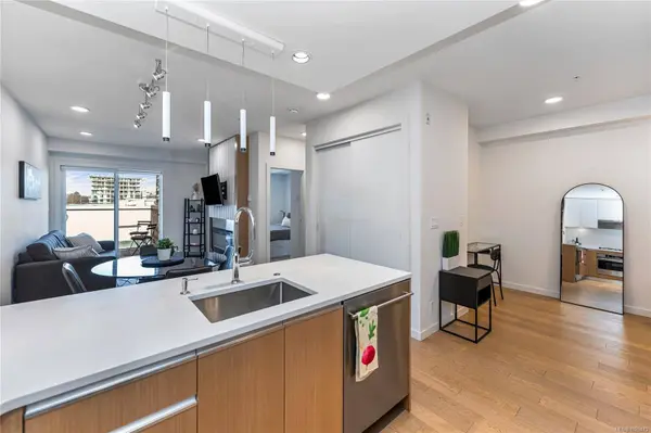 1033 Cook St #405, Victoria, BC V8V 0E1