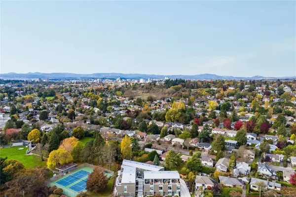 1720 Fairfield Rd ##105, Victoria, BC V8S 1G3