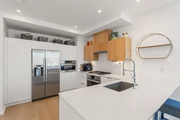 1720 Fairfield Rd ##105, Victoria, BC V8S 1G3