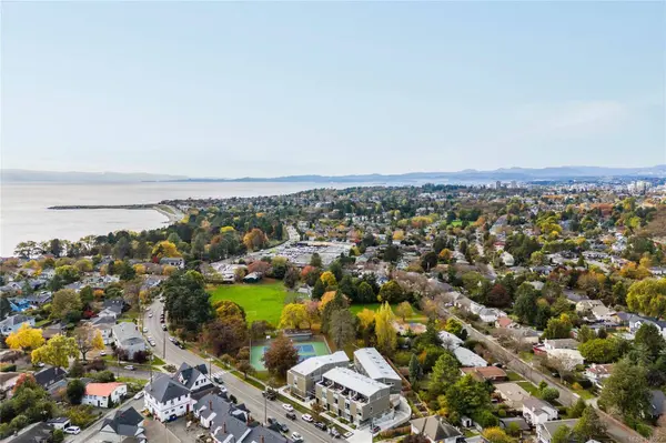 1720 Fairfield Rd ##105, Victoria, BC V8S 1G3