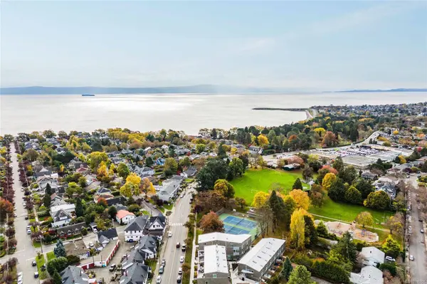 1720 Fairfield Rd ##105, Victoria, BC V8S 1G3