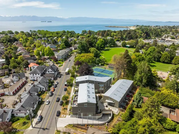 1720 Fairfield Rd ##105, Victoria, BC V8S 1G3