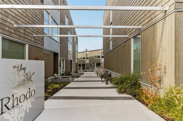 1720 Fairfield Rd ##105, Victoria, BC V8S 1G3