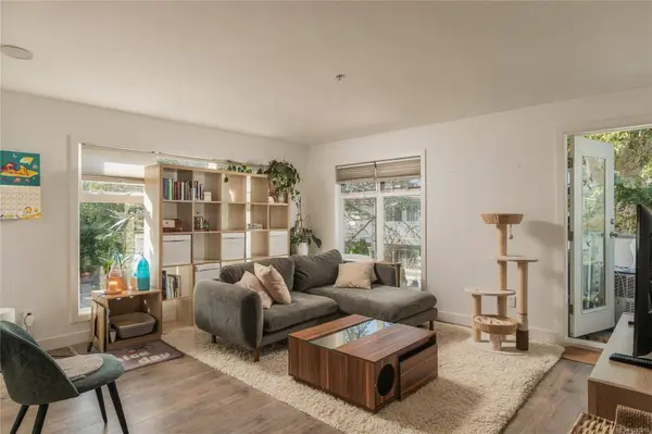 3230 Glasgow Ave ##203, Saanich, BC V8X 1M2