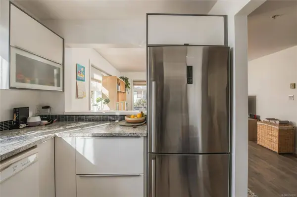 3230 Glasgow Ave ##203, Saanich, BC V8X 1M2