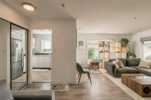 3230 Glasgow Ave ##203, Saanich, BC V8X 1M2