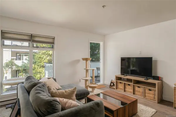 3230 Glasgow Ave ##203, Saanich, BC V8X 1M2
