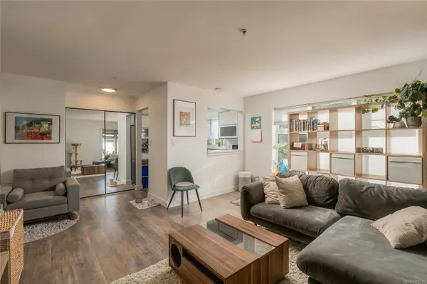 3230 Glasgow Ave ##203, Saanich, BC V8X 1M2
