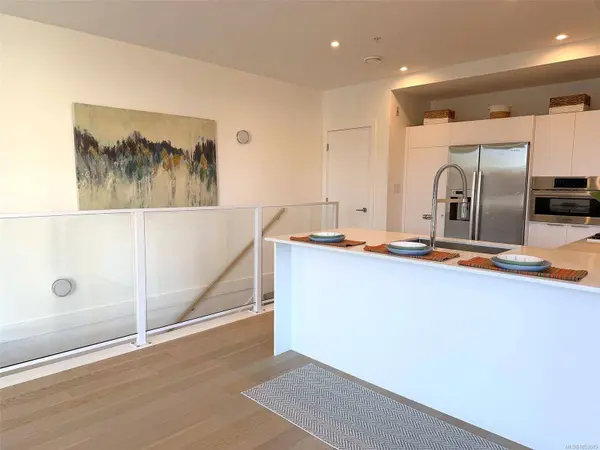 1720 Fairfield Rd ##105, Victoria, BC V8S 1G3