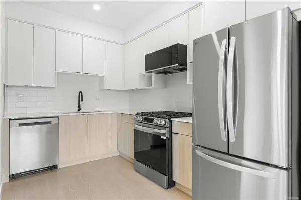 2629 Millstream Rd #402, Langford, BC V9B 3R8