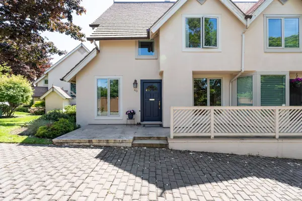 211 Robert St #40, Victoria, BC V9A 3X2