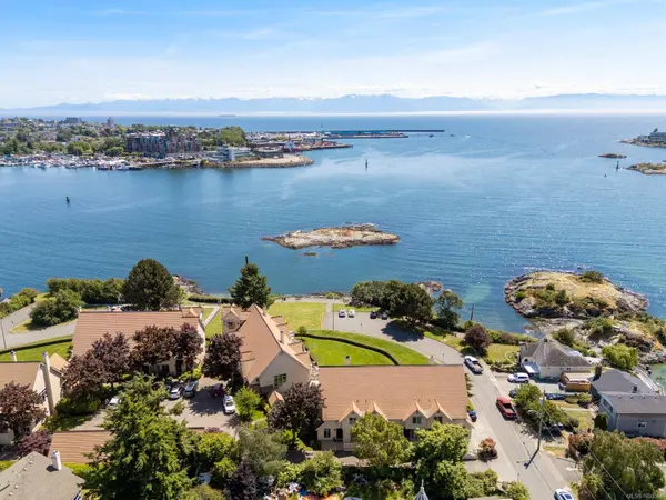 211 Robert St #40, Victoria, BC V9A 3X2