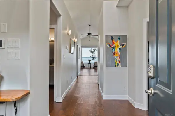 9055 Lochside Dr, North Saanich, BC V8L 1N1