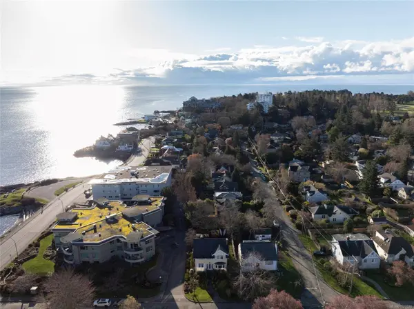 2663 Orchard Ave, Oak Bay, BC V8S 3B4