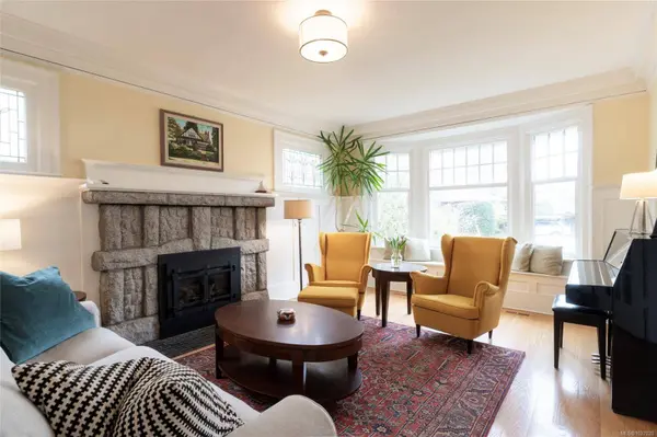 2663 Orchard Ave, Oak Bay, BC V8S 3B4