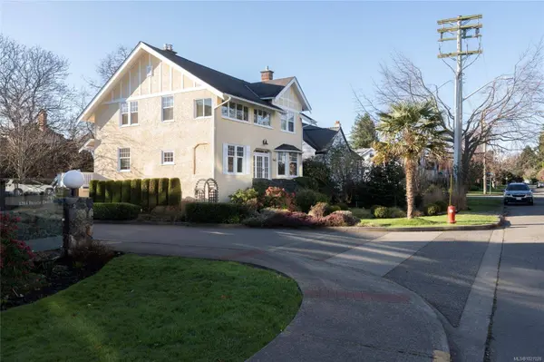 2663 Orchard Ave, Oak Bay, BC V8S 3B4