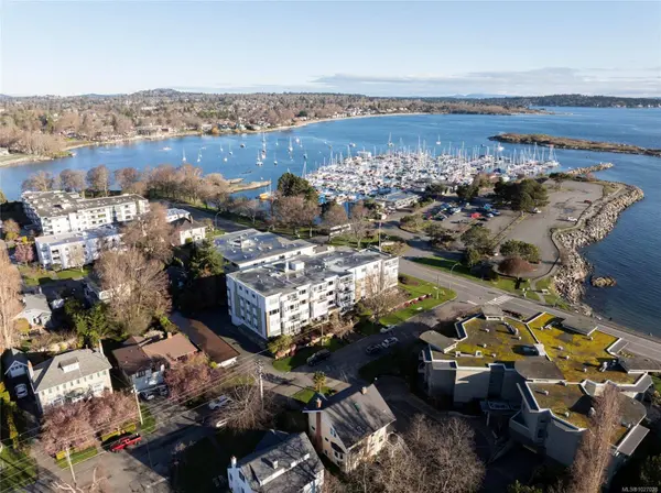 2663 Orchard Ave, Oak Bay, BC V8S 3B4