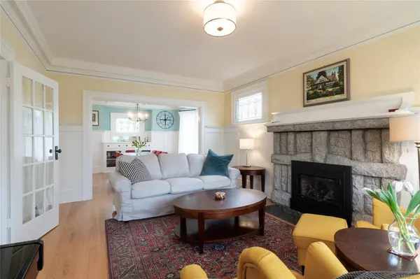 2663 Orchard Ave, Oak Bay, BC V8S 3B4