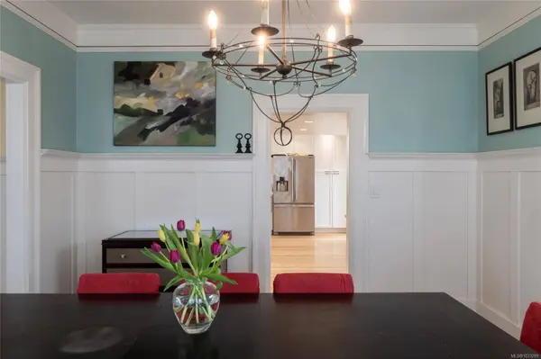 2663 Orchard Ave, Oak Bay, BC V8S 3B4