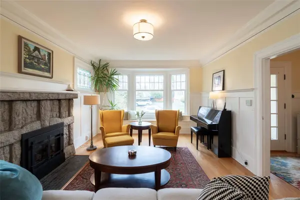 2663 Orchard Ave, Oak Bay, BC V8S 3B4